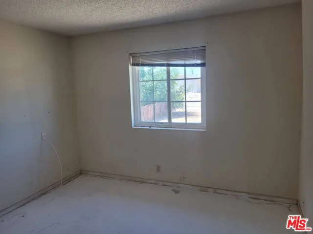 9012 Columbine Avenue, California City, California 93505