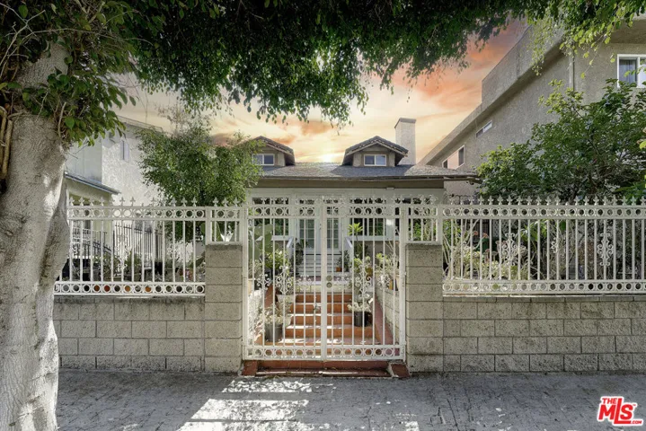 416 N Serrano Avenue, Los Angeles, California 90004