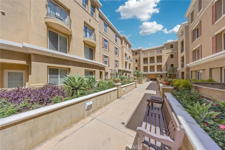 128 N Oak Knoll 111, Pasadena, California 91101