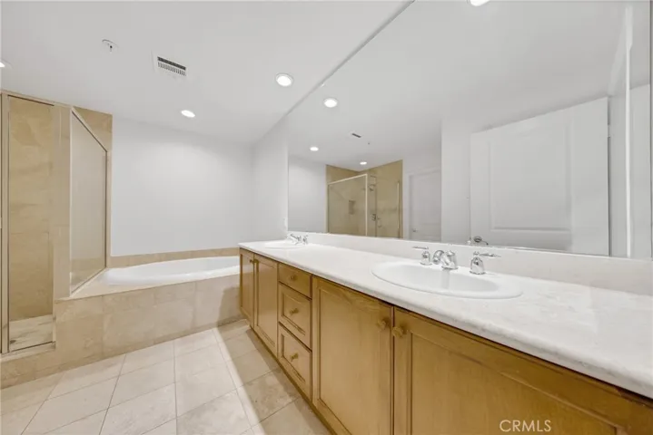 128 N Oak Knoll 111, Pasadena, California 91101