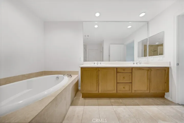 128 N Oak Knoll 111, Pasadena, California 91101