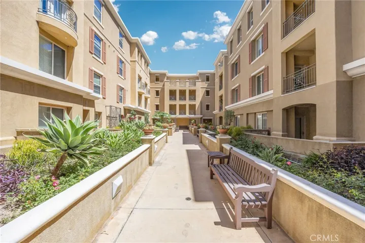 128 N Oak Knoll 111, Pasadena, California 91101