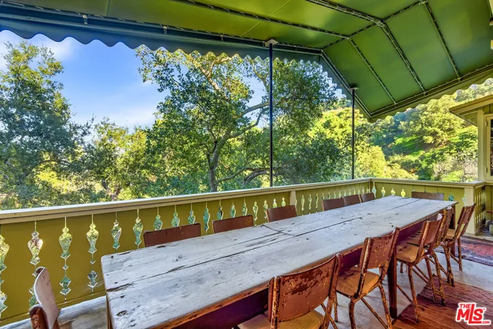 2049 Oakstone Way, Los Angeles, California 90046