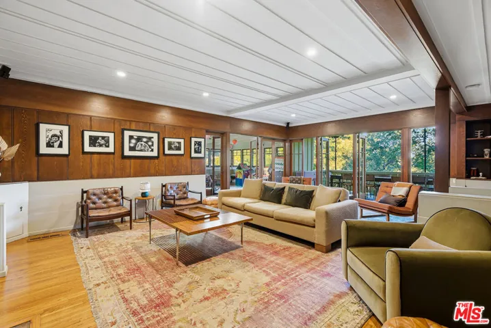 2049 Oakstone Way, Los Angeles, California 90046