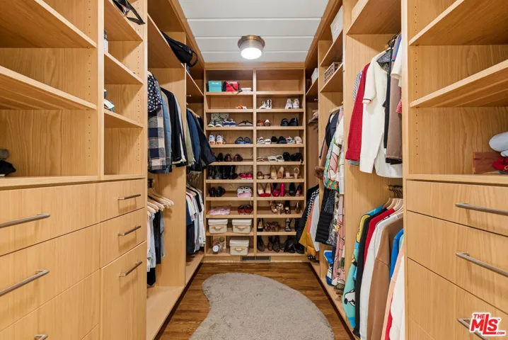 2049 Oakstone Way, Los Angeles, California 90046