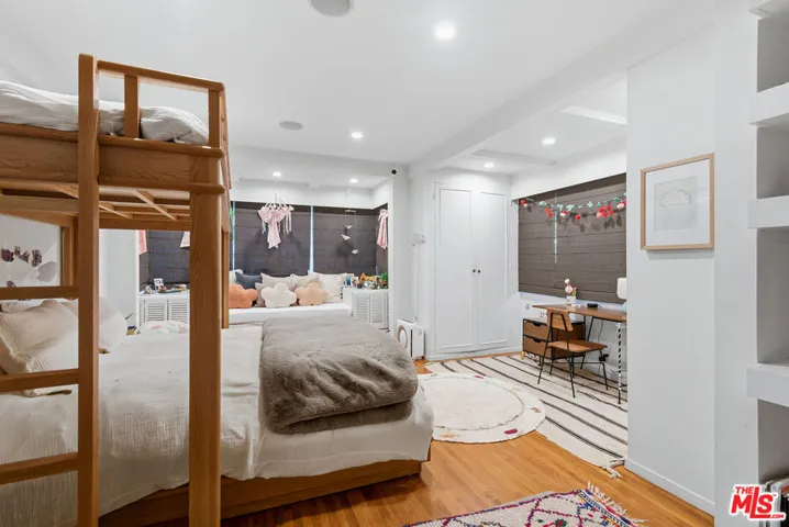 2049 Oakstone Way, Los Angeles, California 90046