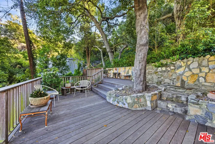 2049 Oakstone Way, Los Angeles, California 90046