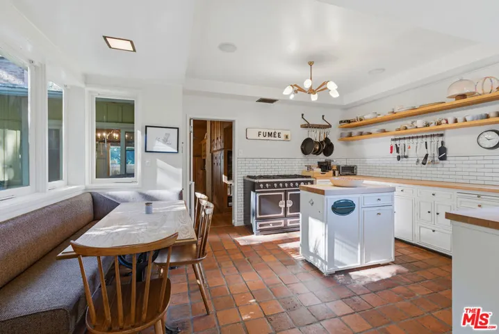 2049 Oakstone Way, Los Angeles, California 90046