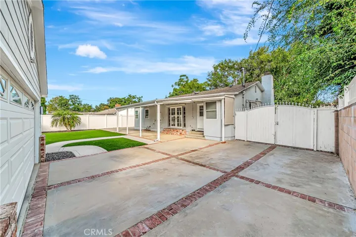22907 Leonora Dr, Woodland Hills, California 91367