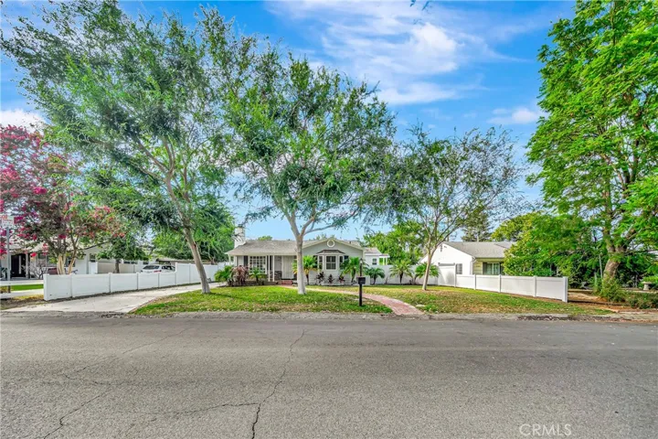 22907 Leonora Dr, Woodland Hills, California 91367