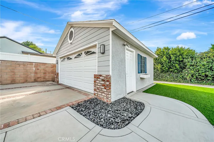22907 Leonora Dr, Woodland Hills, California 91367