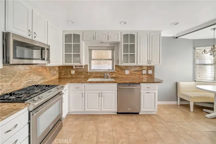22907 Leonora Dr, Woodland Hills, California 91367