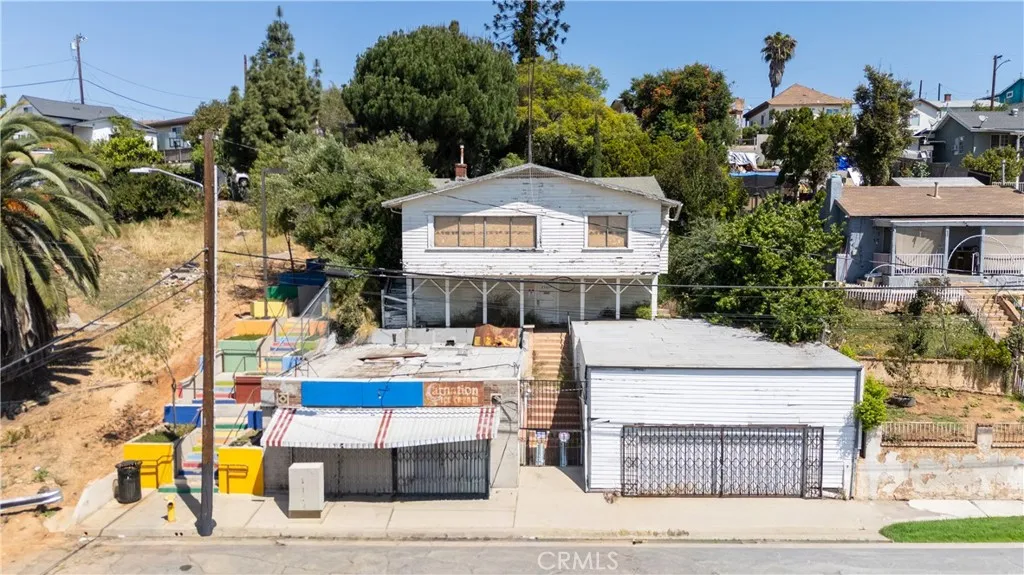 3303 Floral Dr