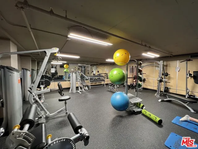 10982 Roebling Avenue 511, Los Angeles, California 90024