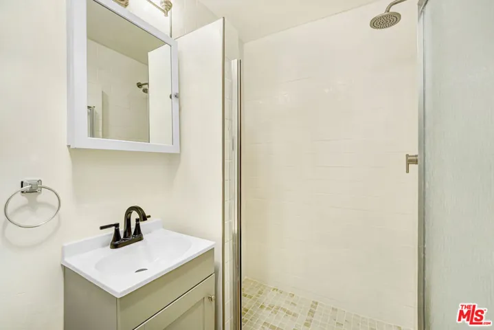 8208 Romaine Street 1, West Hollywood, California 90046