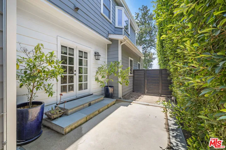 1147 Centinela Avenue, Santa Monica, California 90403