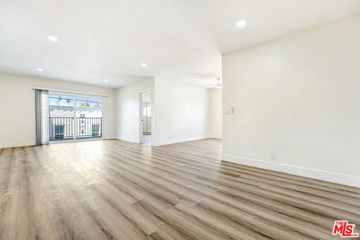8208 Romaine Street 4, West Hollywood, California 90046