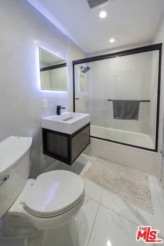 7719 Rhodes Avenue, Los Angeles, California 91605