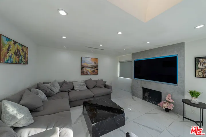 7719 Rhodes Avenue, Los Angeles, California 91605
