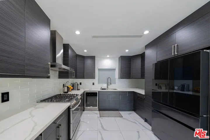 7719 Rhodes Avenue, Los Angeles, California 91605