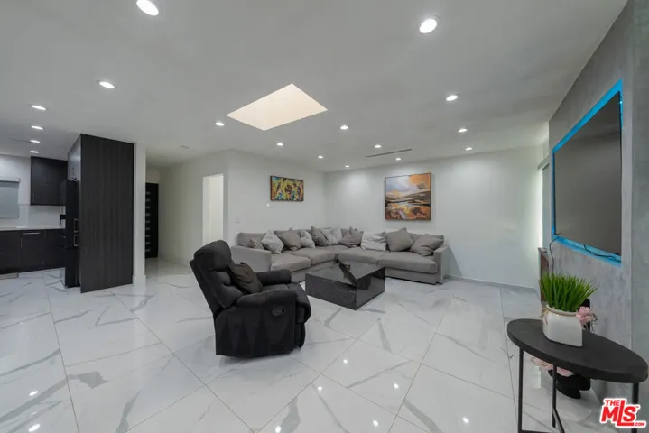 7719 Rhodes Avenue, Los Angeles, California 91605