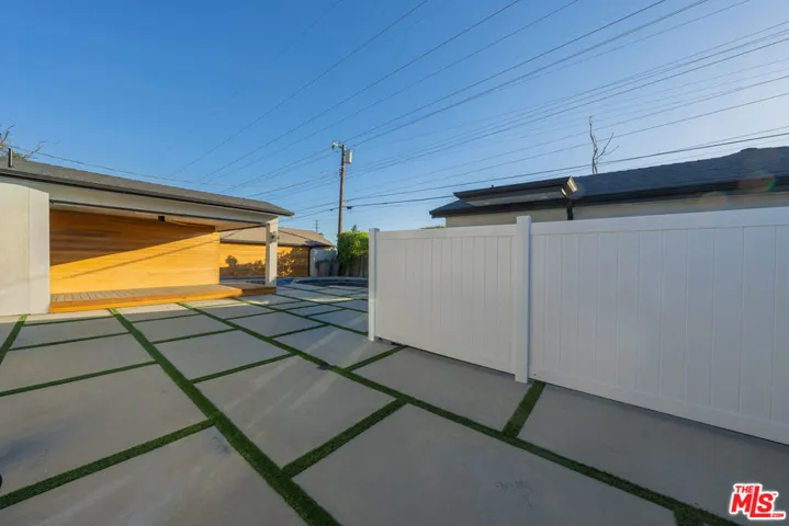 7719 Rhodes Avenue, Los Angeles, California 91605
