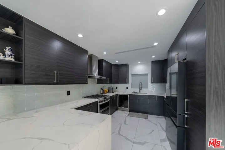 7719 Rhodes Avenue, Los Angeles, California 91605