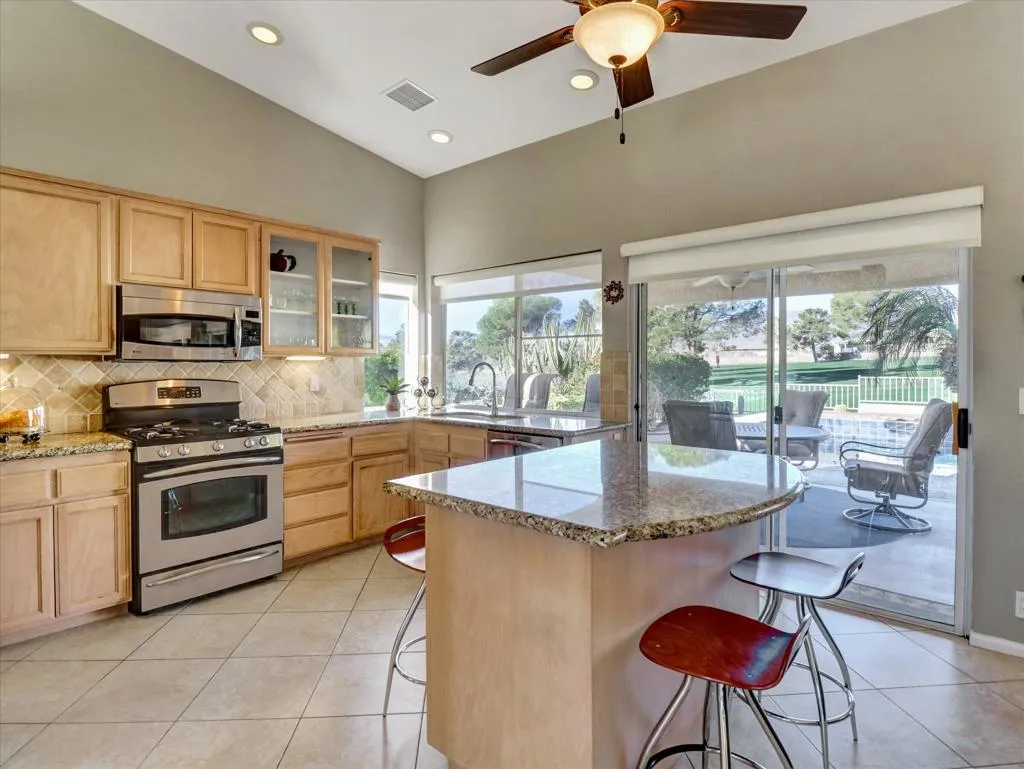 22-8567 Clubhouse Blvd-22