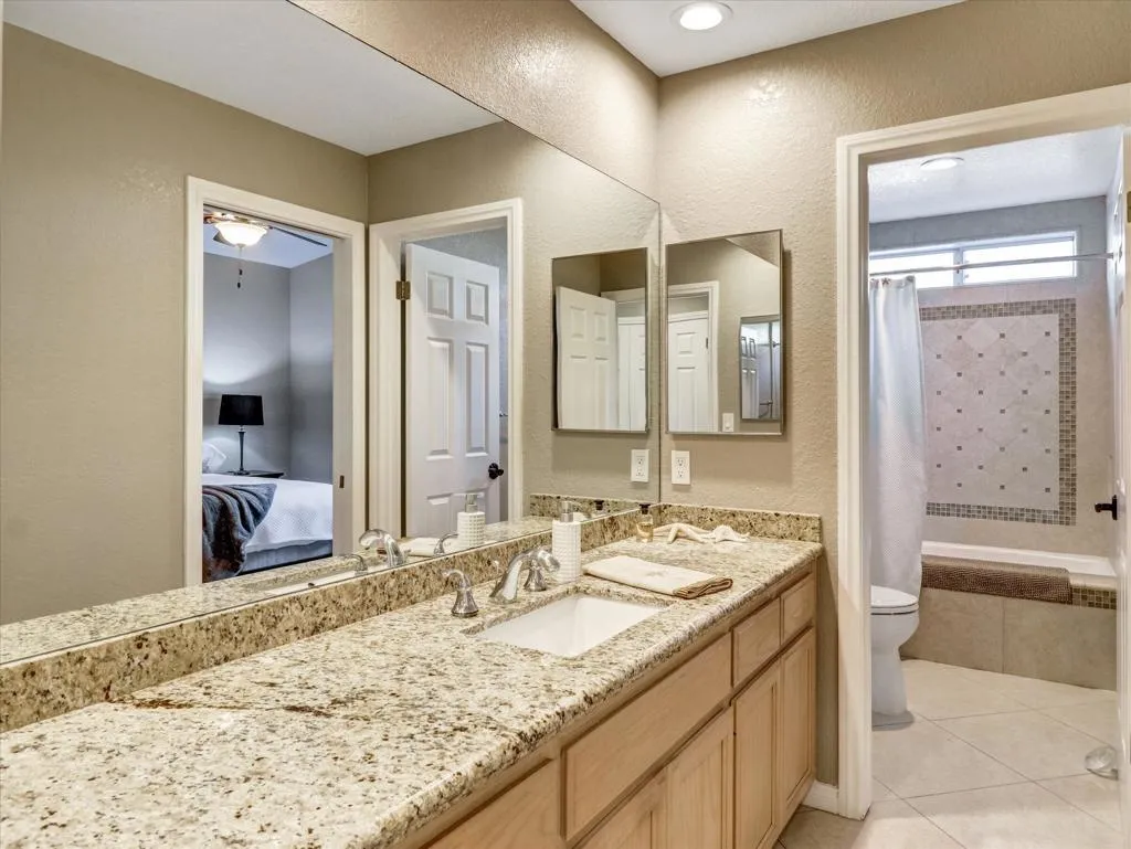 35-8567 Clubhouse Blvd-35