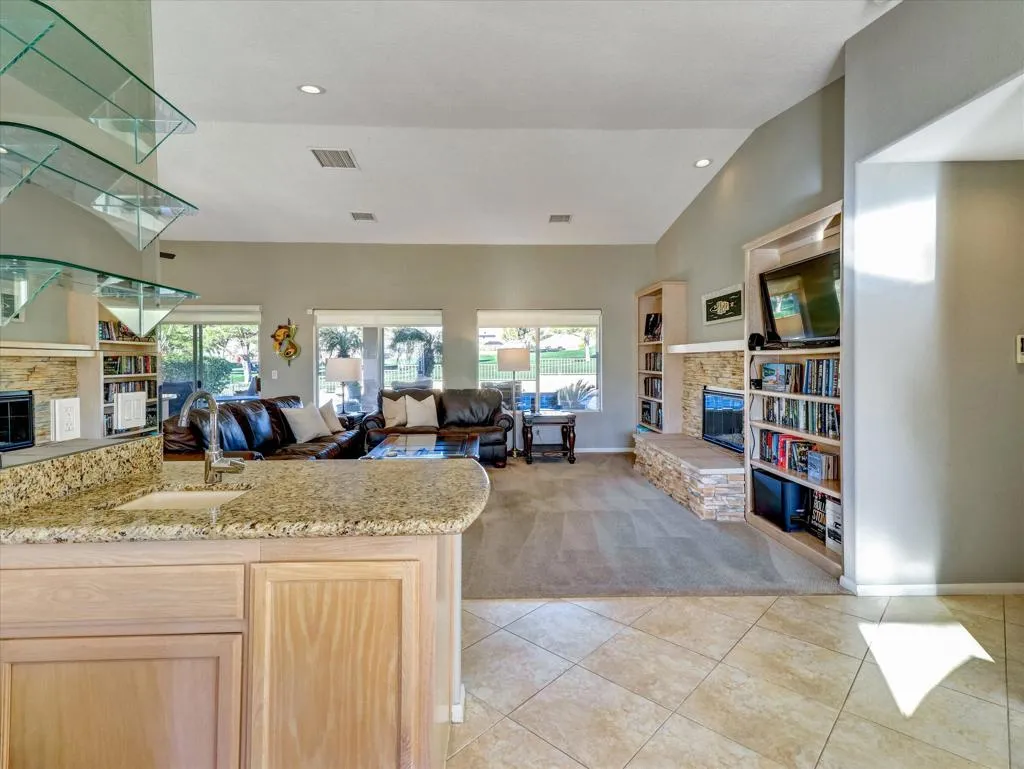 21-8567 Clubhouse Blvd-21
