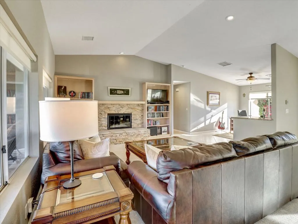 13-8567 Clubhouse Blvd-13
