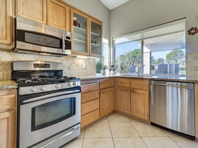 26-8567 Clubhouse Blvd-26