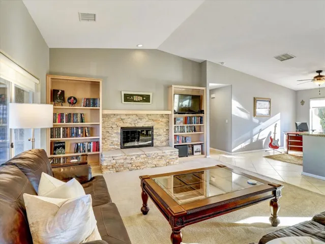 14-8567 Clubhouse Blvd-14