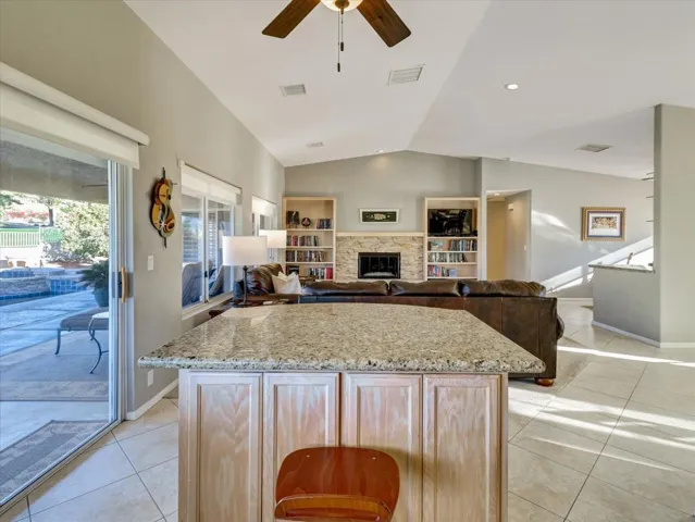 28-8567 Clubhouse Blvd-28