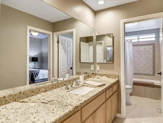 35-8567 Clubhouse Blvd-35