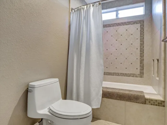 37-8567 Clubhouse Blvd-37