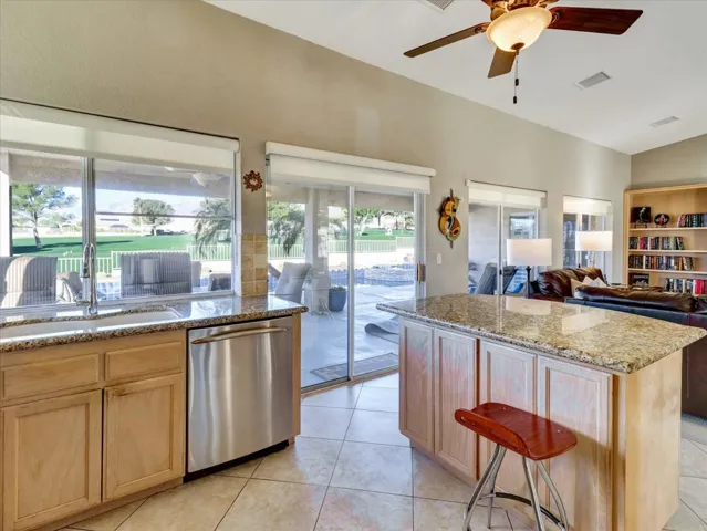 27-8567 Clubhouse Blvd-27