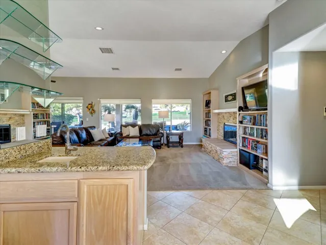 21-8567 Clubhouse Blvd-21