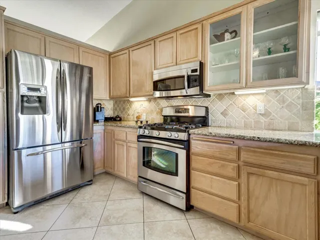 25-8567 Clubhouse Blvd-25