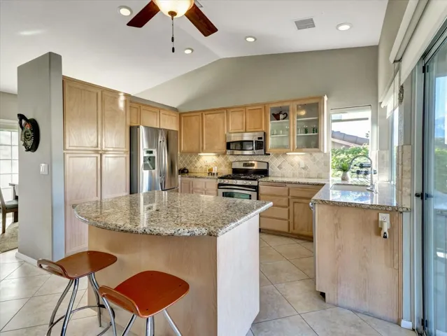 24-8567 Clubhouse Blvd-24