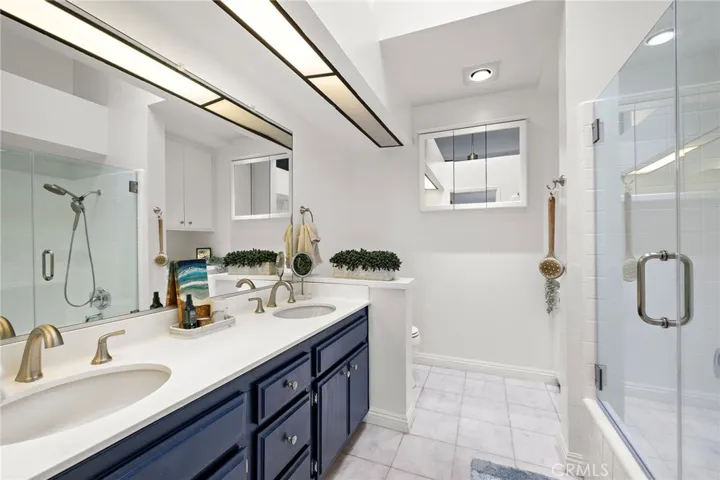8206 Bridgepoint 206, Huntington Beach, California 92646