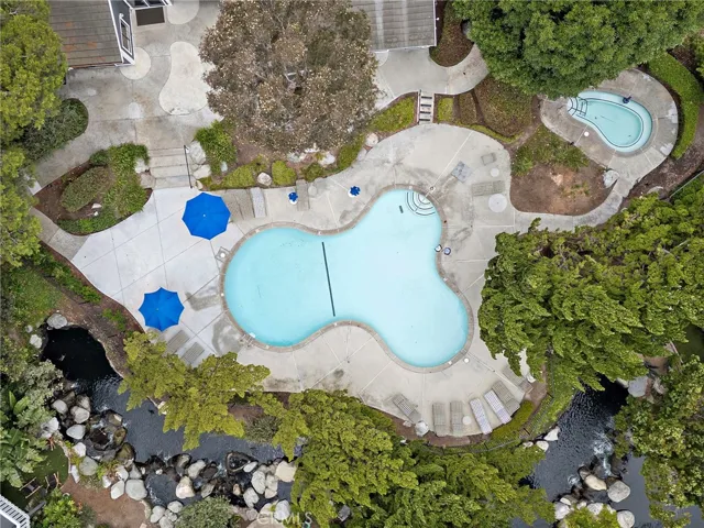 8206 Bridgepoint 206, Huntington Beach, California 92646