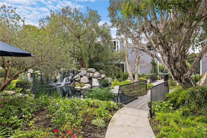 8206 Bridgepoint 206, Huntington Beach, California 92646
