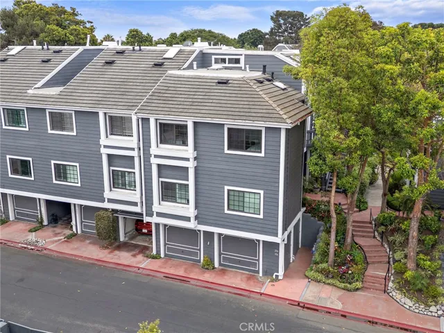 8206 Bridgepoint 206, Huntington Beach, California 92646