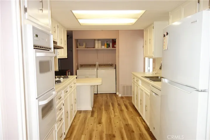 808 S Lyon, Hemet, California 92543