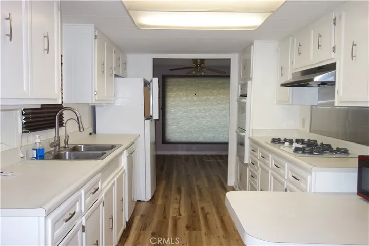 808 S Lyon, Hemet, California 92543