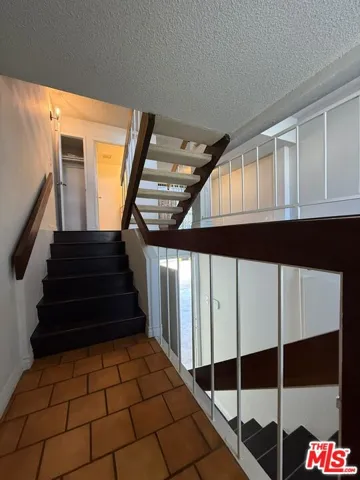 2809 Montrose Avenue 10, La Crescenta, California 91214