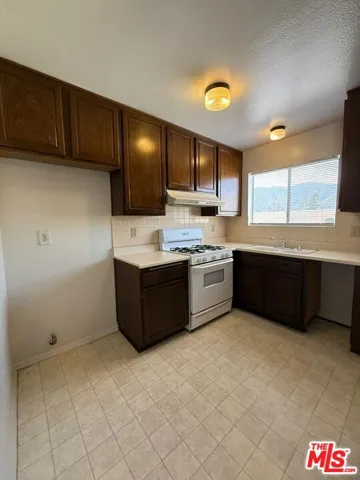 2809 Montrose Avenue 10, La Crescenta, California 91214