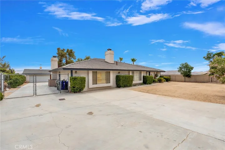 23333 Taos, Apple Valley, California 92307