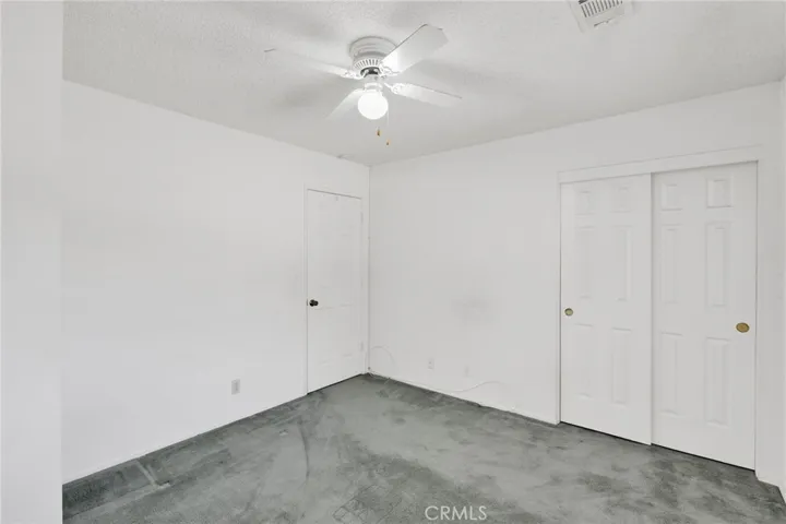 23333 Taos, Apple Valley, California 92307